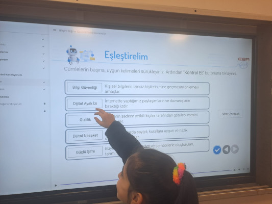 Büyükçekmece Mehmet Akif Ersoy Orta Okulu Güvenli İnternet Günü